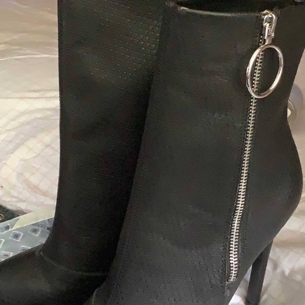 NEW Danielle Guizio boots